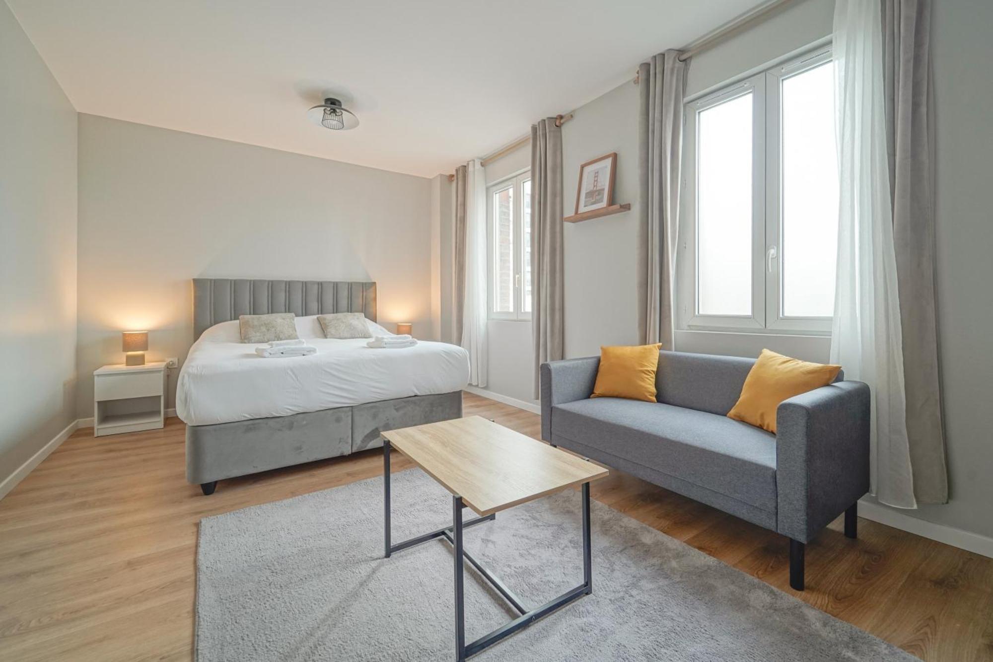 Trianon Saint Ouen Hotel Екстериор снимка