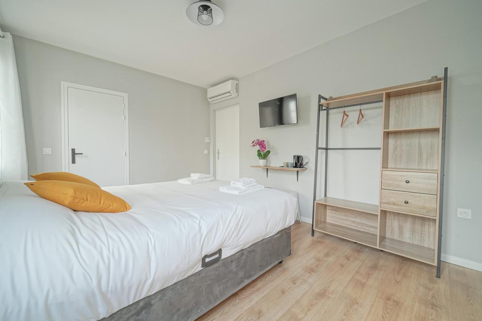 Trianon Saint Ouen Hotel Екстериор снимка