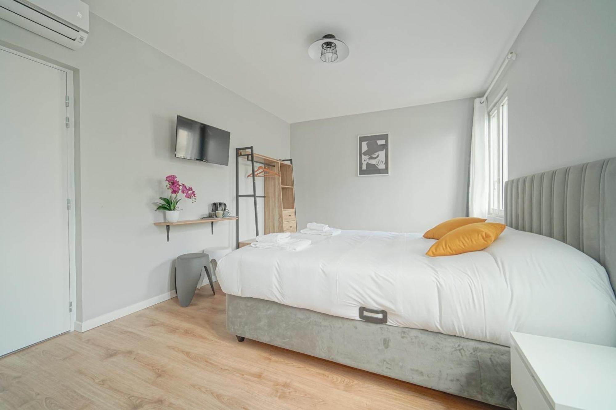Trianon Saint Ouen Hotel Екстериор снимка