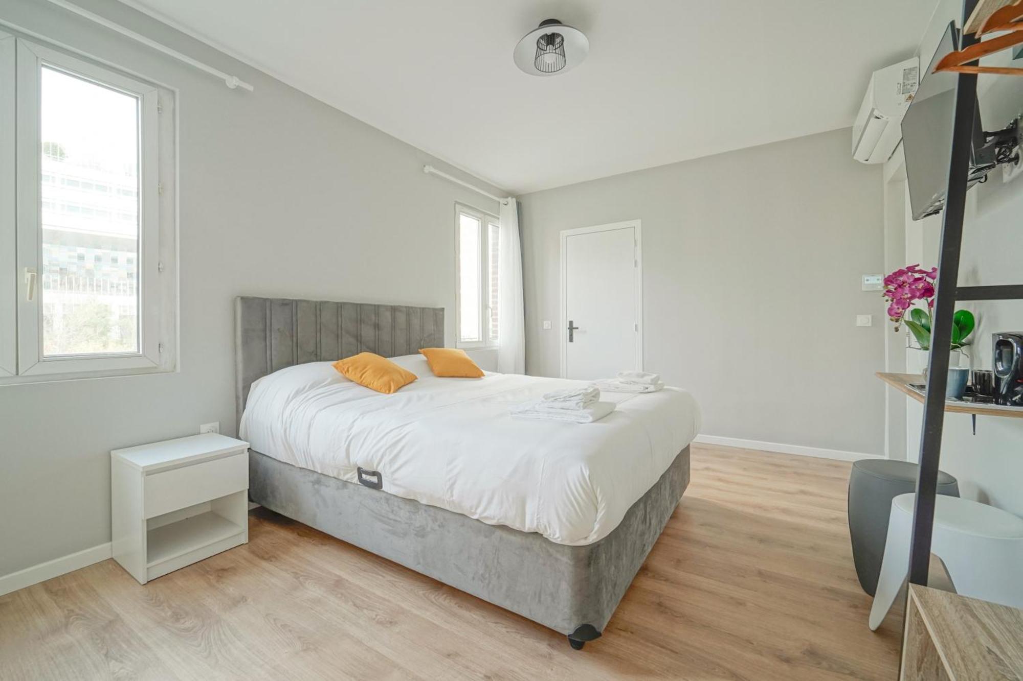 Trianon Saint Ouen Hotel Екстериор снимка