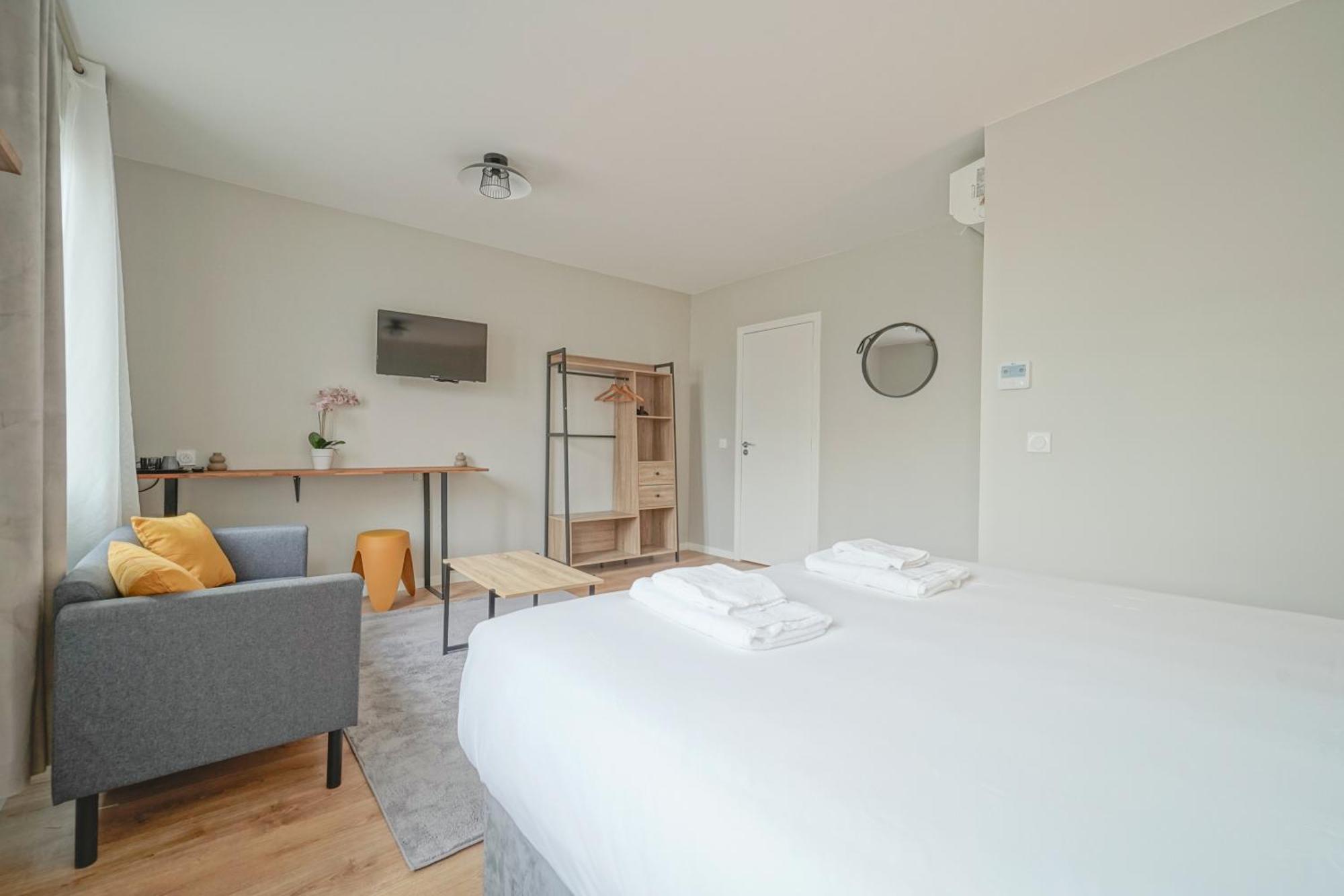 Trianon Saint Ouen Hotel Екстериор снимка