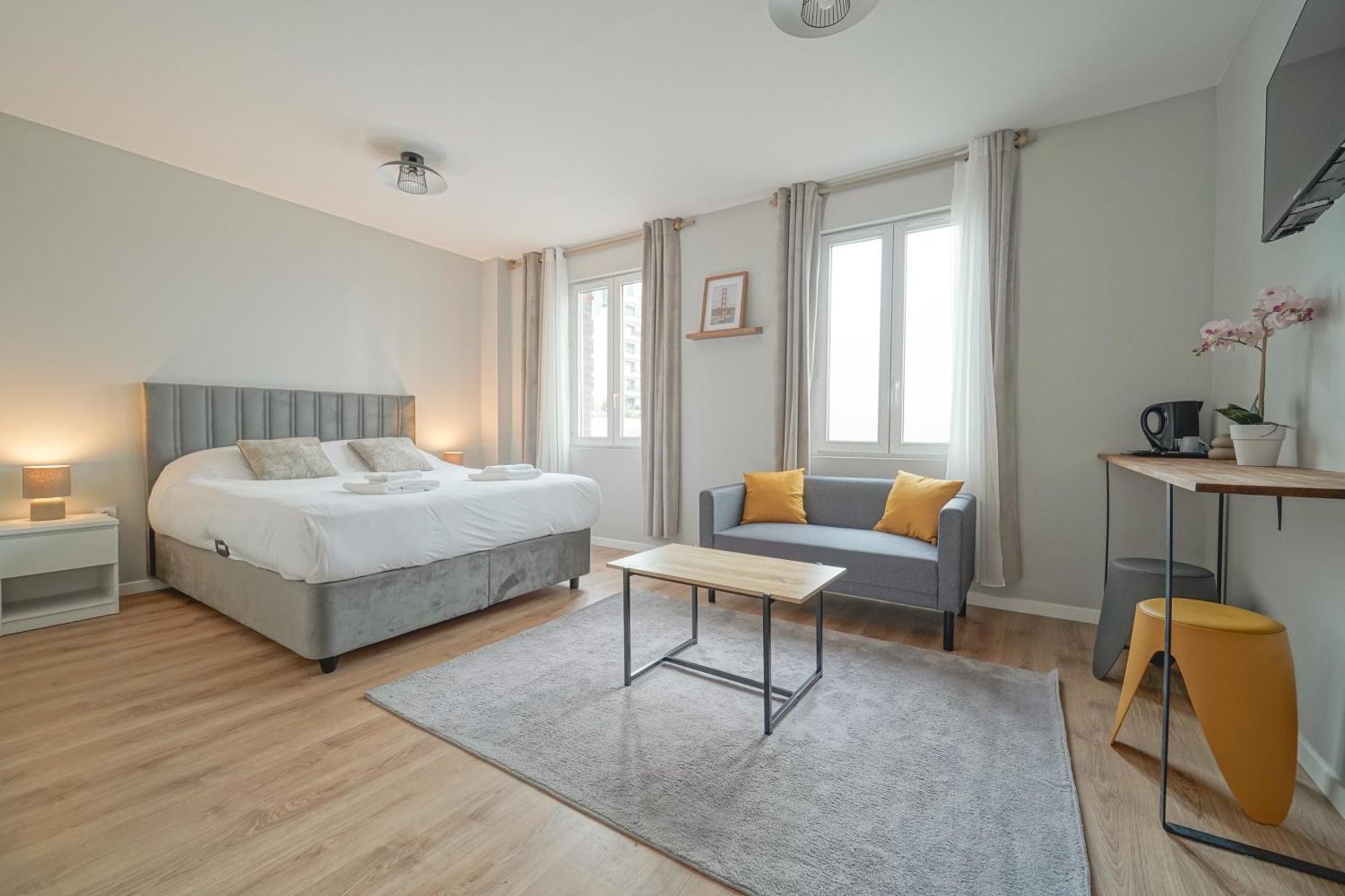 Trianon Saint Ouen Hotel Екстериор снимка
