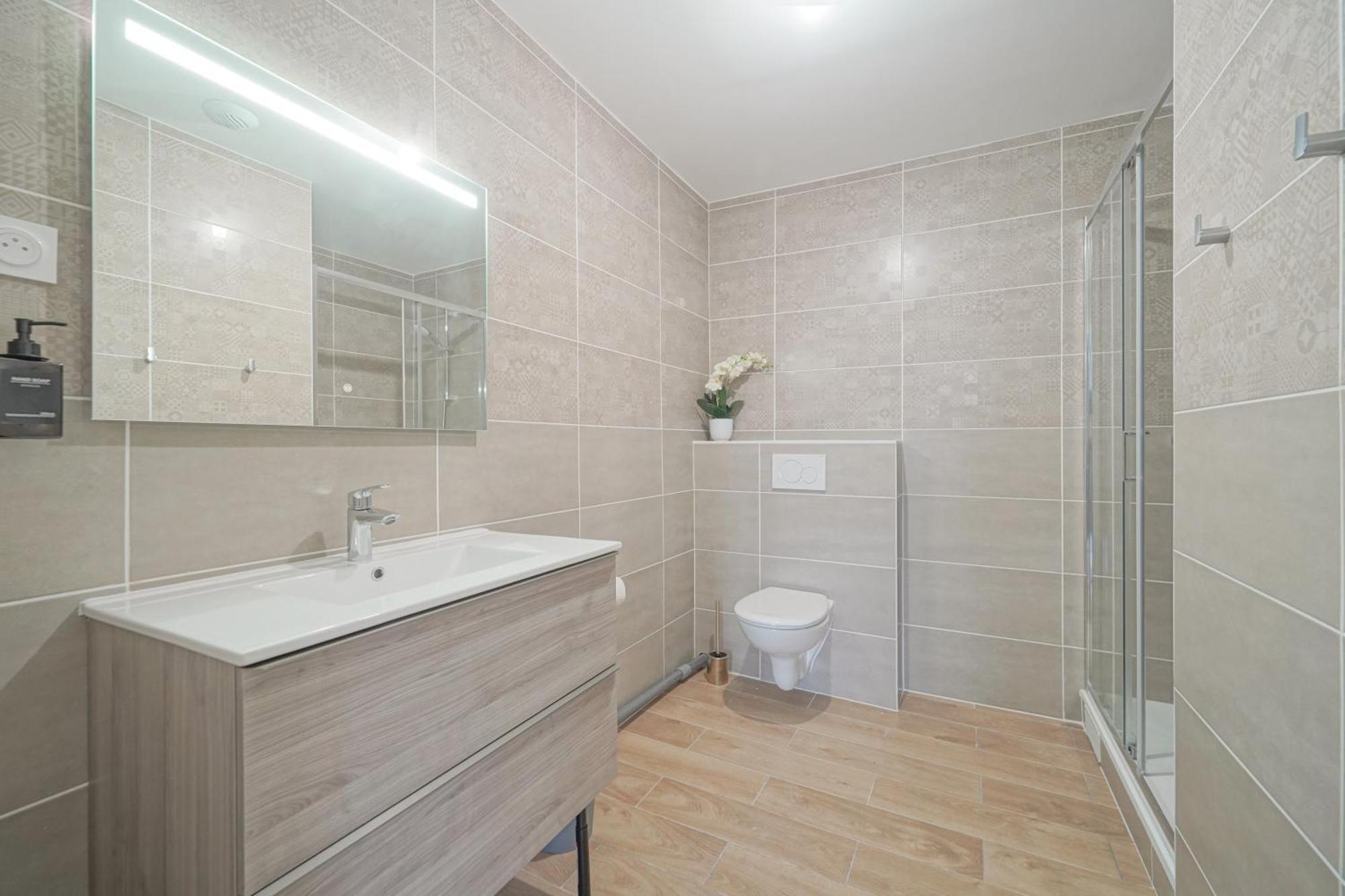 Trianon Saint Ouen Hotel Екстериор снимка