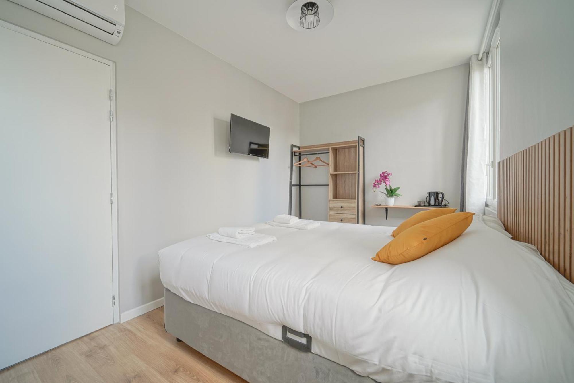 Trianon Saint Ouen Hotel Екстериор снимка