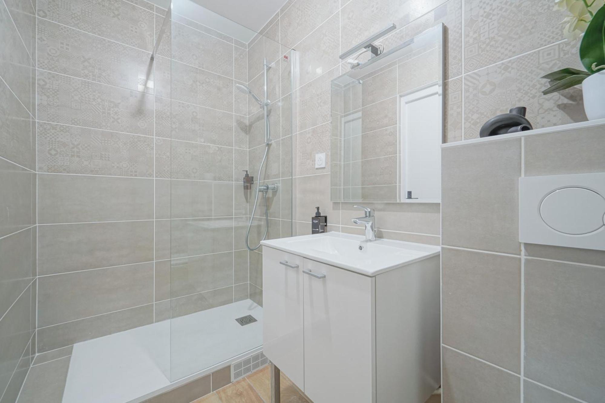 Trianon Saint Ouen Hotel Екстериор снимка
