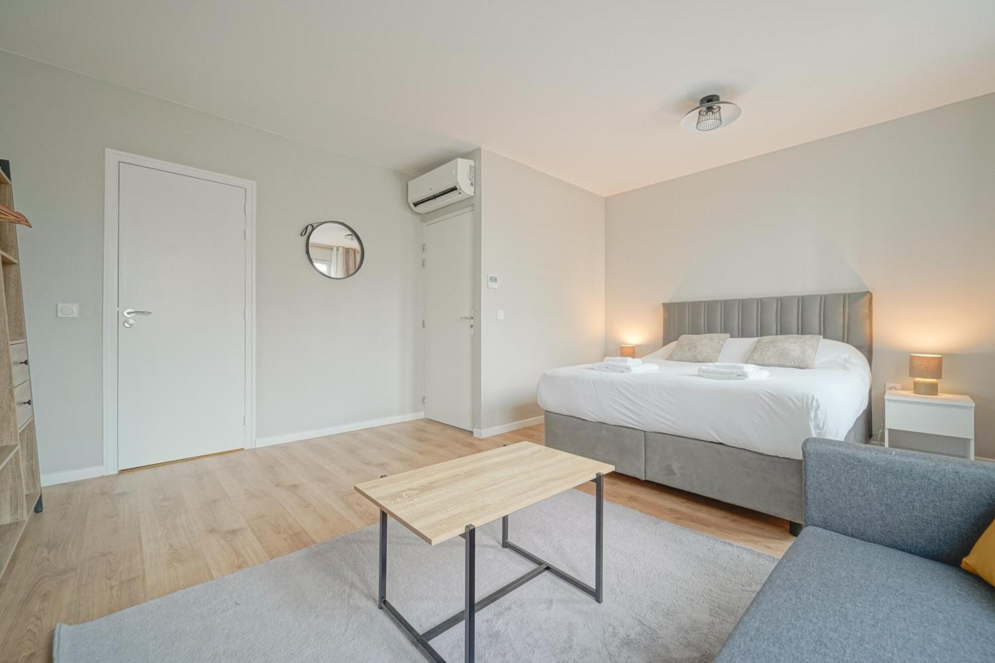 Trianon Saint Ouen Hotel Екстериор снимка