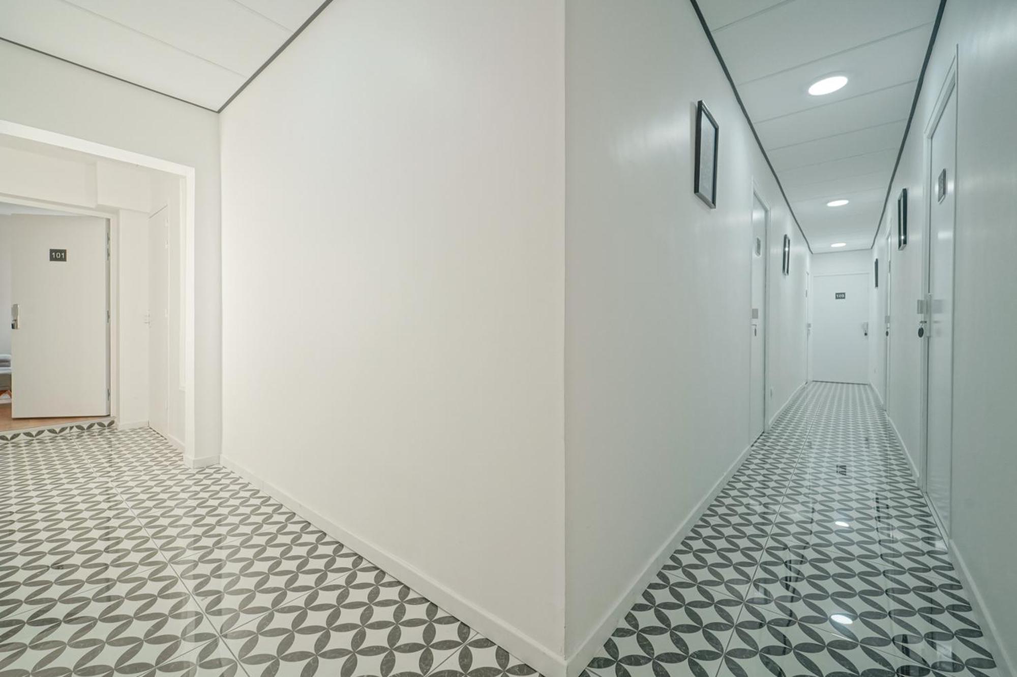 Trianon Saint Ouen Hotel Екстериор снимка